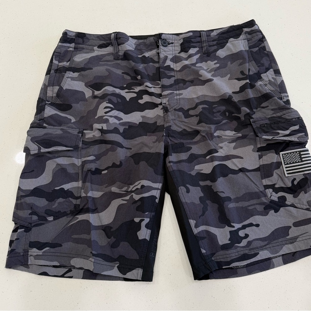 O'Neill Men's Black & Gray Camo Cargo Shorts